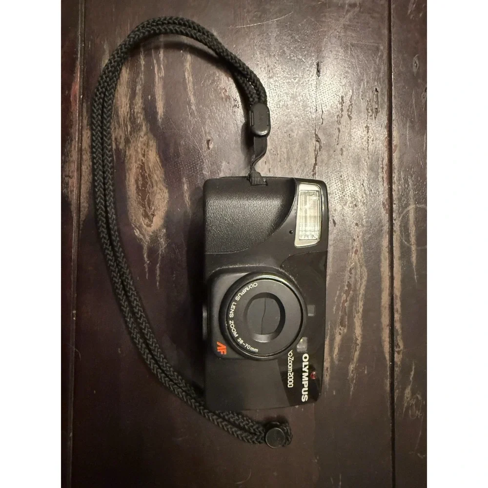 Olympus OZ Zoom 2000 35mm Film Camera 38–70mm AF w/ Case & Manual